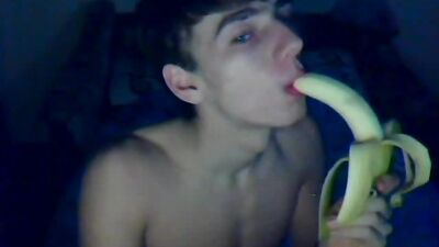 Banana Frenzy: A Solo Oral Delight!