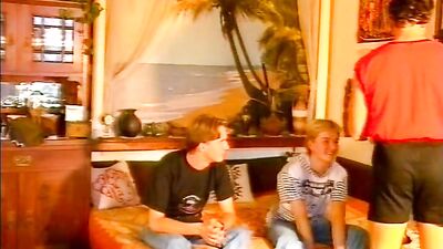 Old-School Hotties: Brünner Jungs Revisited