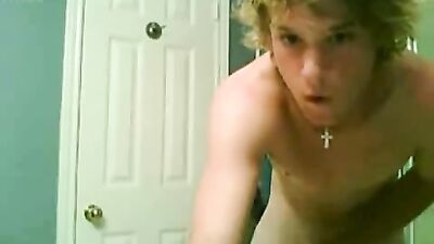 Gay Webcam Twink: Blonde Hottie Returns!