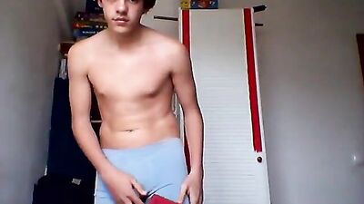 Strypers Handjob Solo Web-Cam Adventure - Gatinho tirando roupa e mostra pica!
