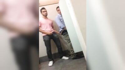 Gay Porn Banheirão: An Explosive Bathroom Encounter!