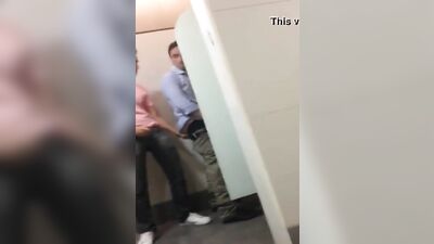 Gay Porn Banheirão: An Explosive Bathroom Encounter!