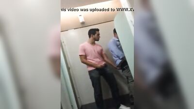Gay Porn Banheirão: An Explosive Bathroom Encounter!