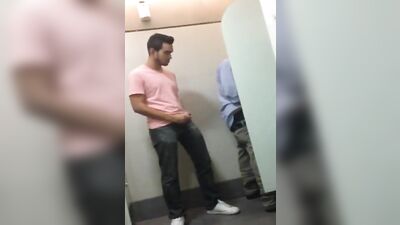 Gay Porn Banheirão: An Explosive Bathroom Encounter!
