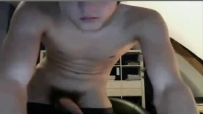 Web-Cam Amateur Solo Moves: Steamy Action for Gay Porn Lovers!