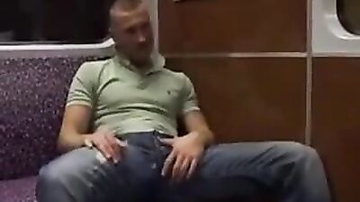 Gay Porn in the City: Action, Big Cocks and Handjobs