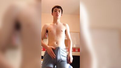 Amateur Gay Solo Strips: Cute Boy Strips for You!