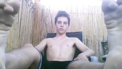 Alpha Boy Dominates: Blond Amateur Fetish in Gay Porn!