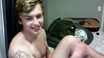 Younger Frat Boy Cumming Solo - Gayboy.ca