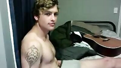 Younger Frat Boy Cumming Solo - Gayboy.ca
