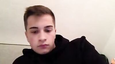 Greek Webcam Cutie Cumming Live!