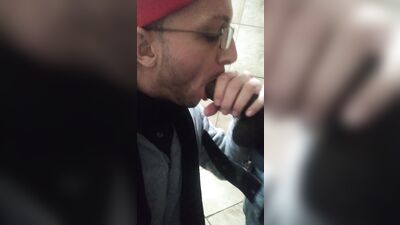 Giving DL Dude Deep Throat Gay Tube