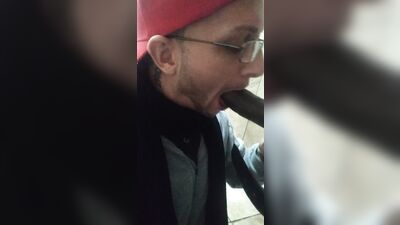 Giving DL Dude Deep Throat Gay Tube