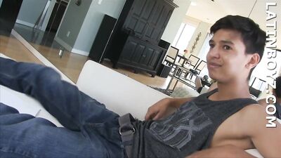 Horny Latin twink Commando cums