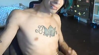 Hung hottie shows off his cock