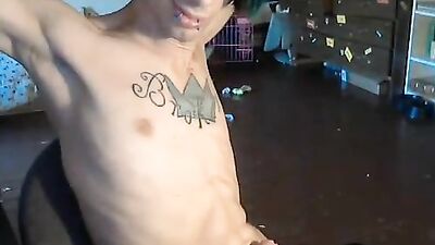 Hung hottie shows off his cock