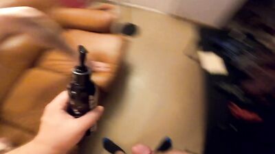 Ce minet sert de repas à son daddy et se fait fourrer comme une bonne salope