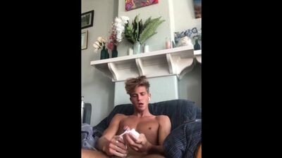 (Straight) Twink masturbates - HOTBOYPROBLEMS