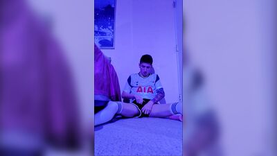 Soccerplayer rides dildo while thinking about his teammates