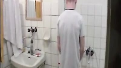 Flipflop toilet boys