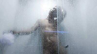 a sexy dance while I take a shower to go to the street to fuck with the boys