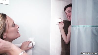 GAYWIRE - Ryland Kingsmen Bareback Fucked In Shower By Mother's Boyfriend Matthew Figata
