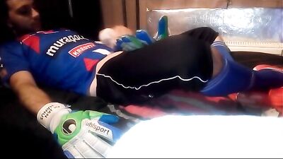 Footballer-goalkepper wank