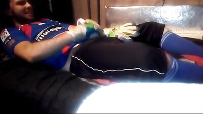 Footballer-goalkepper wank