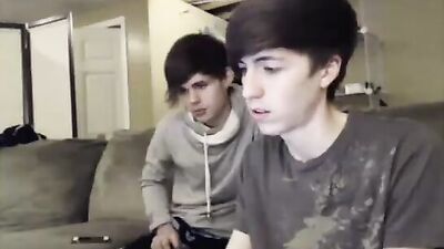 Two boys put on a sexy show, tall skinny boy jacks+cums