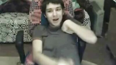 Cute solo boy on cam, einfach süß