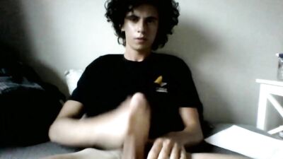 He decided to cum all over his shirt