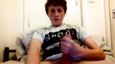 Cutie jerks off for teamspeak teaser video