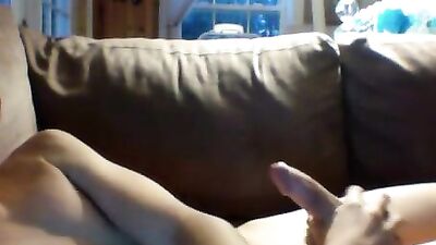 Hung cutie cums huge