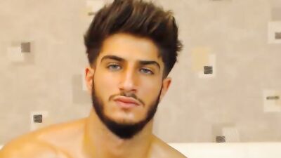 Sexy Guido Hunk Shows Off Body, Ass, and Dick