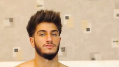 Sexy Guido Hunk Shows Off Body, Ass, and Dick