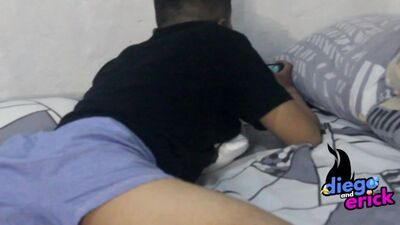 Pinoy Sexy Twink Gamer Boy Playing His Favorite Mobile Legends ML (Kinantot at Pina Chupa si ML Boy)