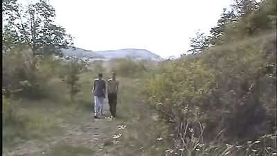 To make love outside is nice