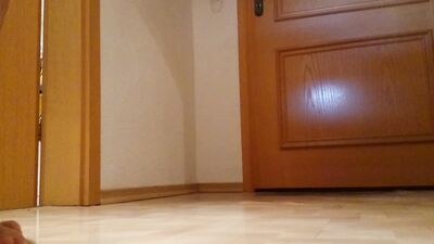 Markus Pelz beim Wichsen im Gang