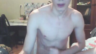 Smooth and super cute he masturbated in his living room
