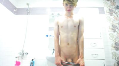 Gay Muscle Boys Pound Each Other in The Dantes World!