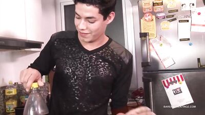 Bareback Passion in The Kitchen - Action Amature Fucking