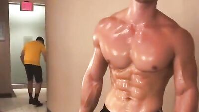 BODY oiled up hunk boy - The ultimate gay porn video experience!