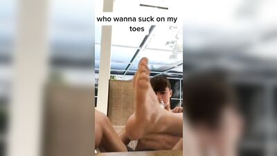 Twerk Twink With A Foot Fetish
