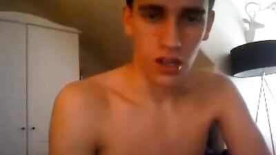 Verbal hottie plays big skinflute