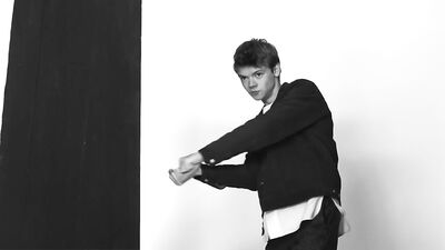Thomas Brodie-Sangster Sexy Moments
