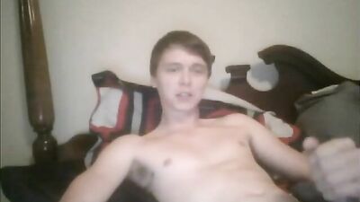 Sèrieux very young and smooth twink masturbating in bed