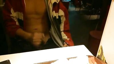 Asian boy cumshot in caf&eacute;t&eacute;ria