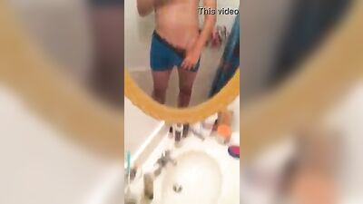 Free Boy Twinks at Se mostrando no espelho-1