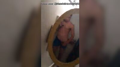 Free Boy Twinks at Se mostrando no espelho-1