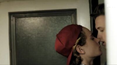 Iska and Evan Skam Passonate Snogging